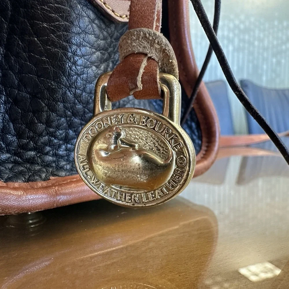 VTG Dooney & Bourke Black Pebbled Leather Equestrian Buckle Satchel Bag‎ Purse